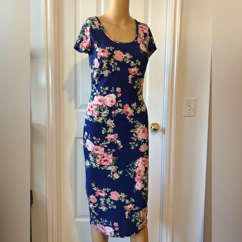 Perfect little Floral Navy Dress Sz Small